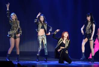 2NE1深夜惊喜4人合体 同框照惹泪「衝上韩网热搜冠军」