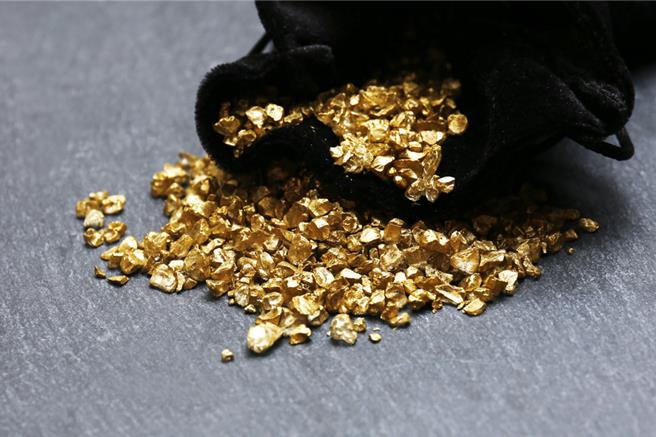 大陆2023年超过印度，成为全球最大金饰消费国。（shutterstock）