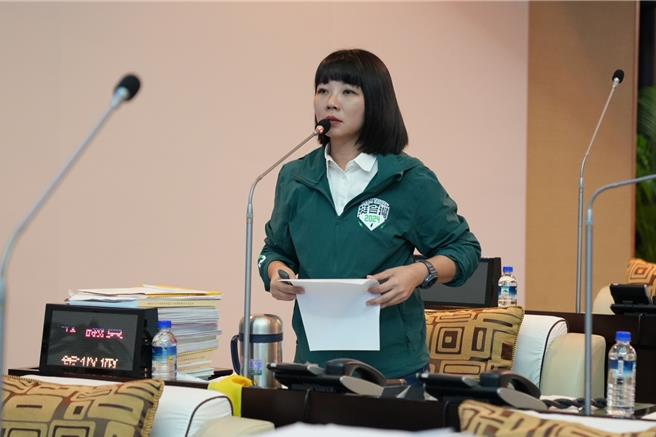 台南市议员蔡筱薇指食安问题无关政治党派，直指指「瘦肉精可怕政治操作更可怕」！（蔡筱薇提供／曹婷婷台南传真）