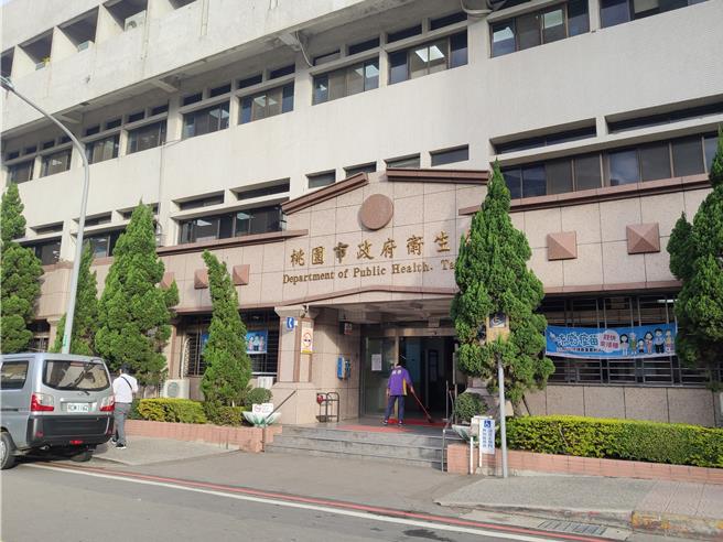 桃園市衛生局7日接獲雲林縣衛生局，指「濟生股份有限公司斗六廠」製售的「家用四合一調味料組合-細粉紅辣椒」產品驗出工業用蘇丹色素3號。衛生局人員兵分多路，共下架1048瓶。（本報資料照片）