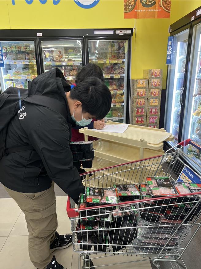 台糖猪肉事件全国第一个令台糖猪肉预防性下架是苗栗县政府。（苗栗县警局提供／谢明俊苗栗传真）