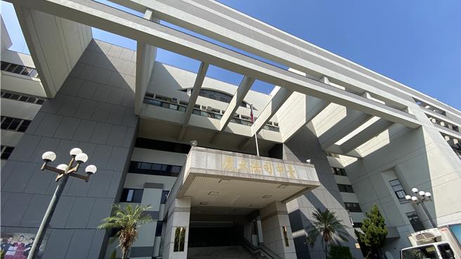 中市林姓记者涉嫌受「中共福建省委员会」官员指示，委托苏姓退休大学副教授捏造制作总统、副总统选举假民调共9波，发布在「指动传媒」等多家网路新闻平台。台中地检署依违反《总统副总统选举罢免法》、《反渗透法》等罪起诉两人。（本报资料照片／陈淑芬台中传真）