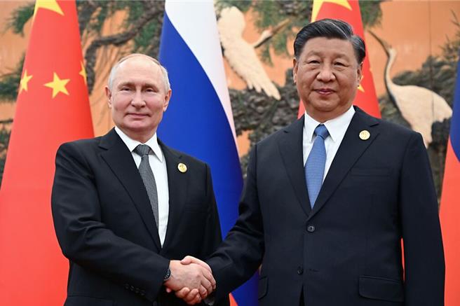 中国农历年前，大陆国家主席习近平8日与俄罗斯总统普丁通话，表示新一年要加强战略协作，并反对外部势力干涉内政。（美联社）