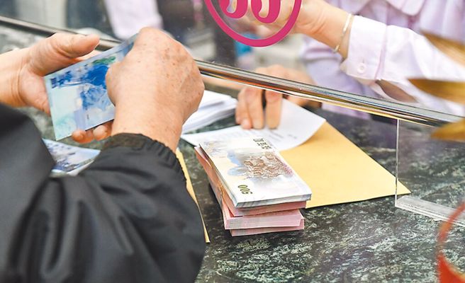 拦阻与诈骗财损首度黄金交叉，警民去年拦阻倍增达89亿元。（图／本报资料照片）