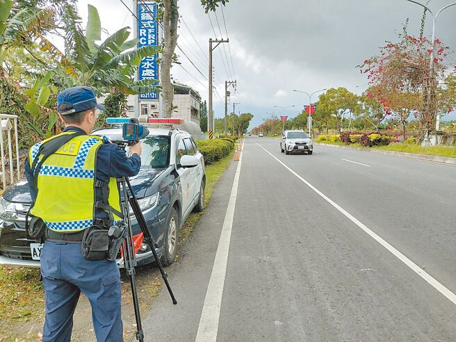 花蓮警方春節期間，將在台9線及台11線多處路段，設置移動式測速照相執法設備，取締超速違規。（吉安警分局提供／羅亦晽花蓮傳真）