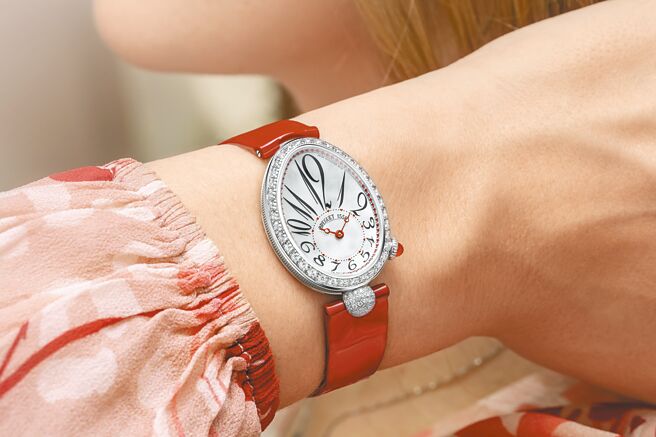 宝玑在情人节推荐经典那不勒斯Reine de Naples 8925腕表，135万5000元。（Breguet提供）