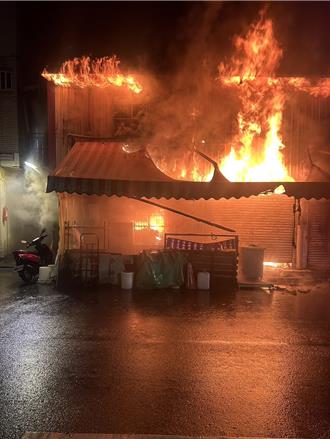 除夕凌晨暗夜惡火 6人受困驚險逃生