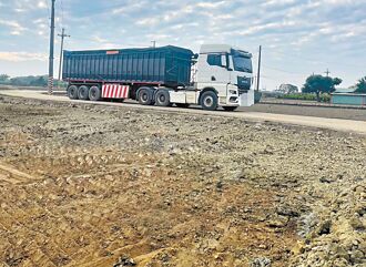 彰化 大牛偷倒废土 警逮4运将1地主