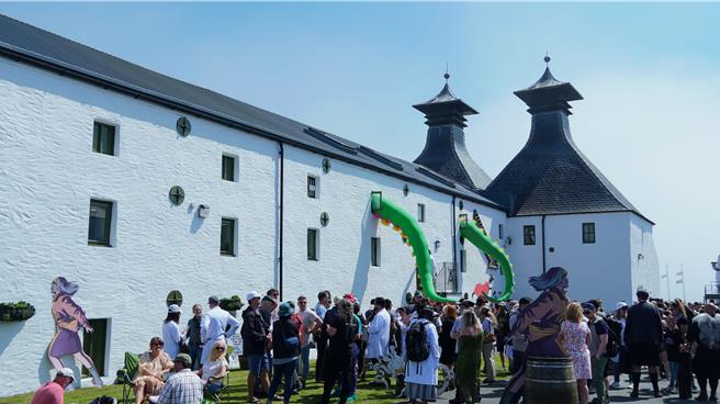 来自世界各地的Ardbeg粉丝，用共同的语言享受属于彼此才能体会的感动。（王爵暐摄）