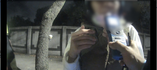 台北市松山1名51岁陈姓女子，7日凌晨骑乘GoShare共享机车行经路检点时摇晃不稳，遭警方拦查，经酒测酒测值高达1.02mg/L。（翻摄画面）