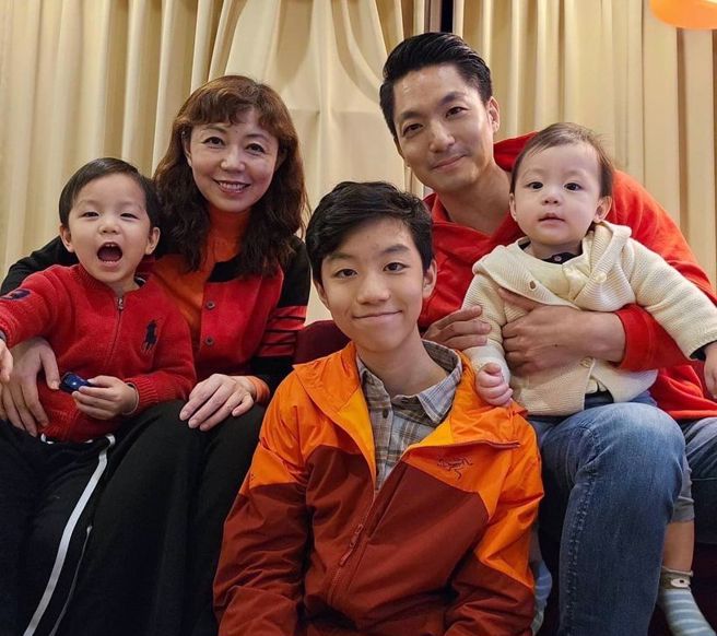 台北市长蒋万安全家福。（取自蒋万安脸书）