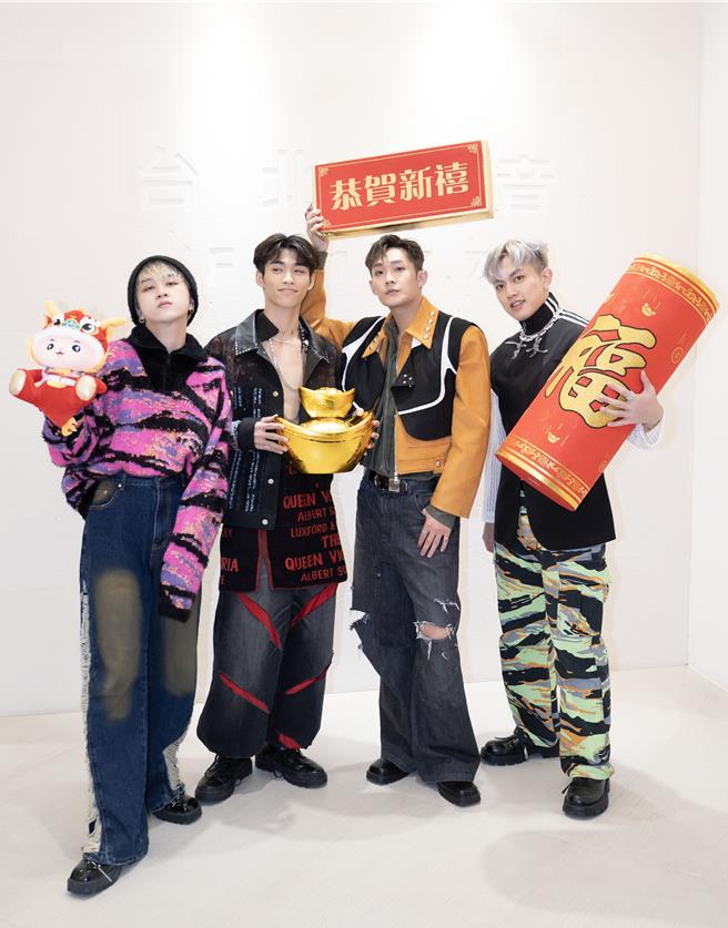 男團U：NUS主持電台龍年除夕特別節目。（Hit Fm提供）