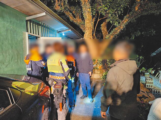 彰化縣員林市7日晚間驚傳弟殺兄命案，警消獲報到場處理。（民眾提供／孫英哲彰化傳真）