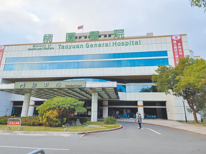 衛福部桃園醫院升級醫學中心失利，立委萬美玲質疑是不是因為市長是張善政、立委選舉國民黨全壘打，中央才不顧桃園民眾權益。（賴佑維攝）