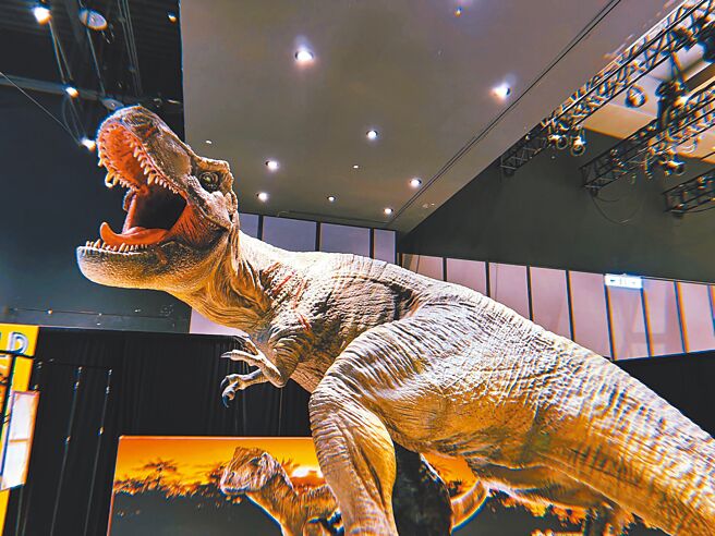 新光三越台北信义新天地A11「侏儸纪30周年纪念主题展」，即日起至2月29日登场。（新光三越提供）