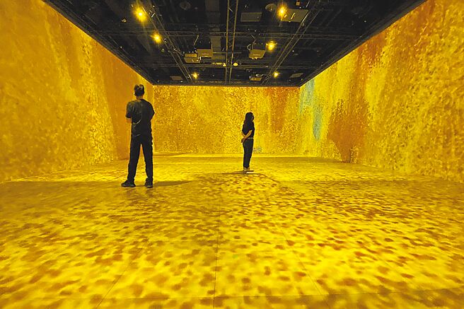 台北101双融域AMBI SPACE ONE沉浸数位展演空间，推出「数位冥想．江贤二光影沈浸展」。（台北101提供）