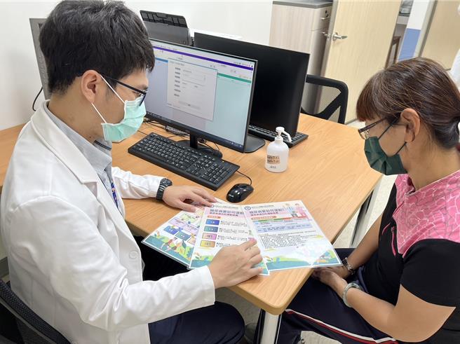 小港醫院醫師提醒，糖尿病友過年期間可遵循控制飲食、適量運動、按時用藥建議。 （翻攝照片／洪靖宜高雄傳真）