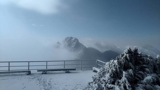 玉山北峰今天上午6時30分零下7.4度，全台最低溫。(氣象署提供)