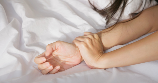 女网友分享自己的约炮经验，瞬间引起讨论。（示意图：Shutterstock／达志）