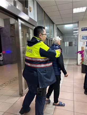 半夜狂敲門「碰碰碰」嚇壞住戶 桃警助迷路翁返家