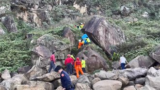 男子墜落基隆忘憂谷半山腰 空拍機尋人定位搶救送醫
