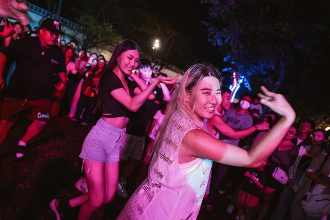 民生電氣精心規劃的DJ SHOW嗨翻現場。（圖／高雄市文化局）