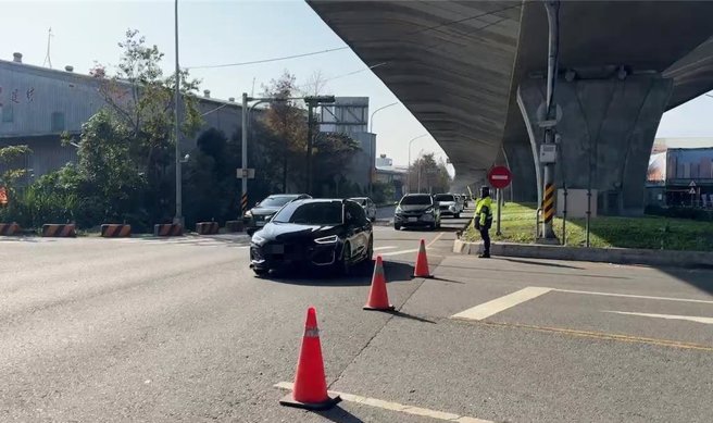 国5北上于10时许涌现回娘家及出游车潮，预计将塞到午夜，宜警已派遣警力持续加强交通疏导。（警方提供／吴佩蓉宜兰传真）