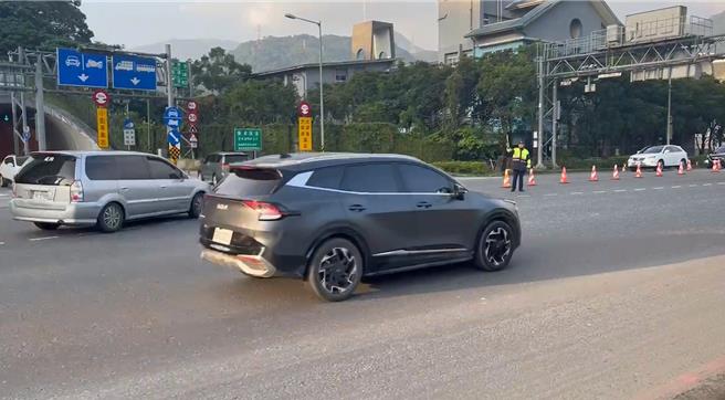 上午5时10分起苏澳地区台9线苏花改苏澳端南向车流渐增，车潮尾端延续至苏澳新站前。（警方提供／吴佩蓉宜兰传真）