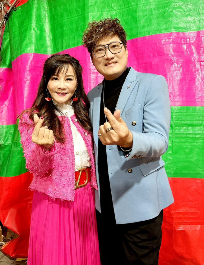 楊哲11日晚間與龍千玉同台演出。（豪記唱片提供）