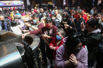 人妻燒金紙犯大忌！婆婆怒罵「破格雞」兩派人戰翻