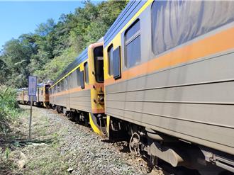 台鐵平溪線「列車脫軌」路線中斷 200乘客驚魂