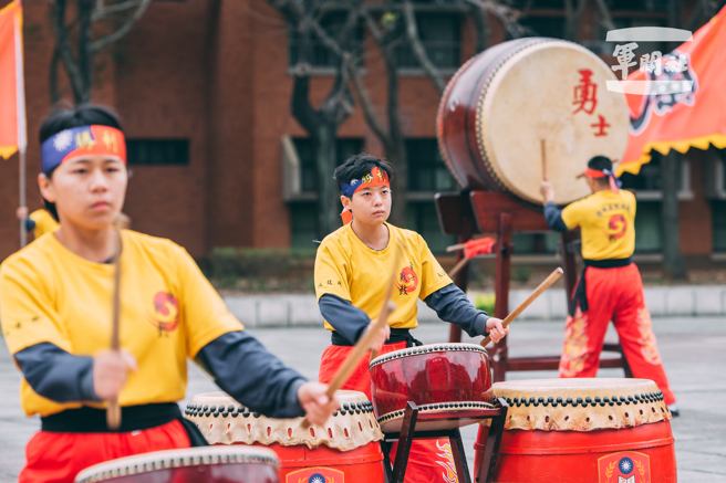 陸軍專校希望成員跟戰鼓一樣，擁有活躍的生命力。（軍聞社提供）
