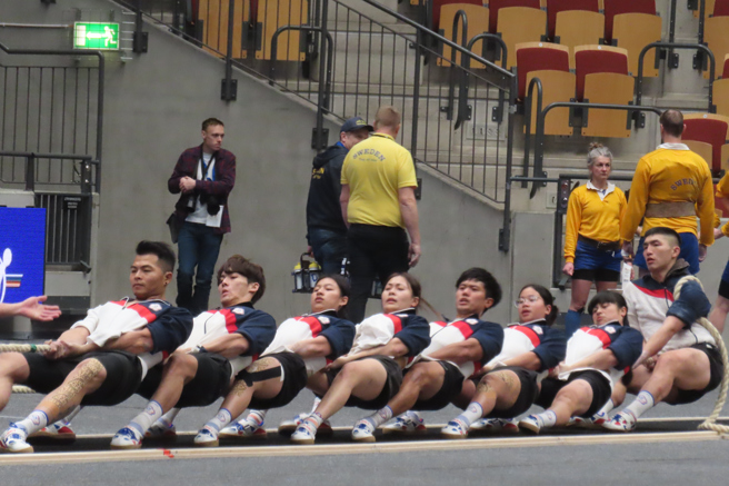 中華拔河隊在2024世界室內拔河錦標賽男女混合580公斤獲得銀牌。（中華民國拔河協會提供）