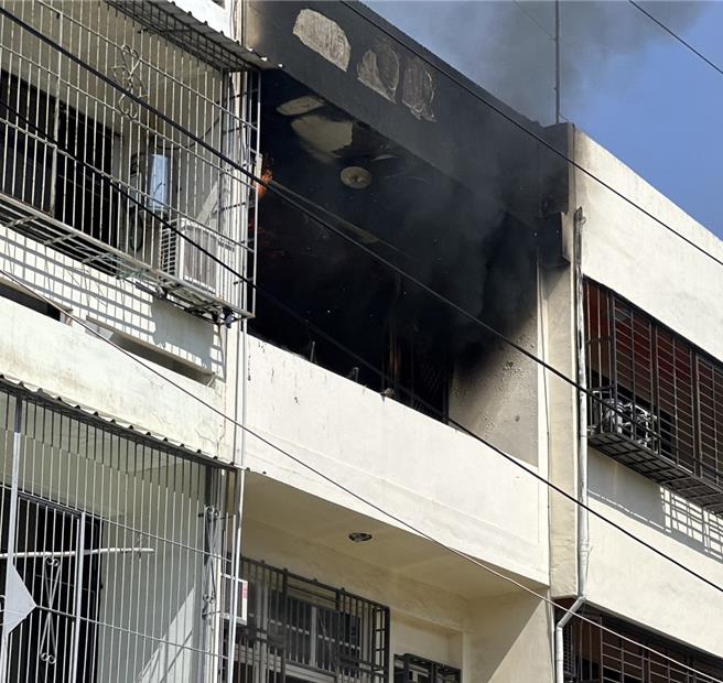 新竹竹北透天厝大年初三傳火警，1男救出無呼吸心跳。（新竹縣消防局提供／呂筱蟬新竹傳真）