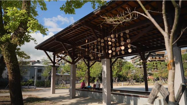 金山中山溫泉公園溫泉足湯屋。（新北市城鄉局提供／呂健豪新北傳真）