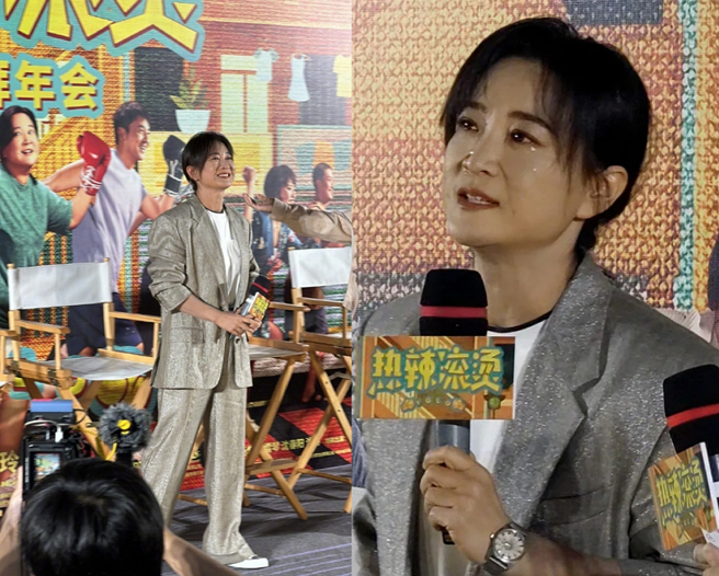 賈玲瘦身後首度公開亮相，見到粉絲當場淚崩。（圖／摘自微博）