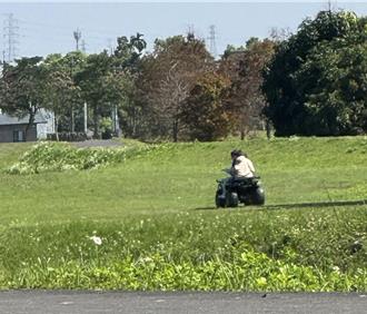 沙滩车开上宜兰安农溪草坪遭讽「懂玩」 最高恐遭罚5万元