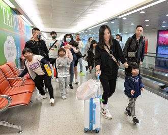 富國島遭丟包旅客抵台了 怒曝行程慘況：將串聯求償