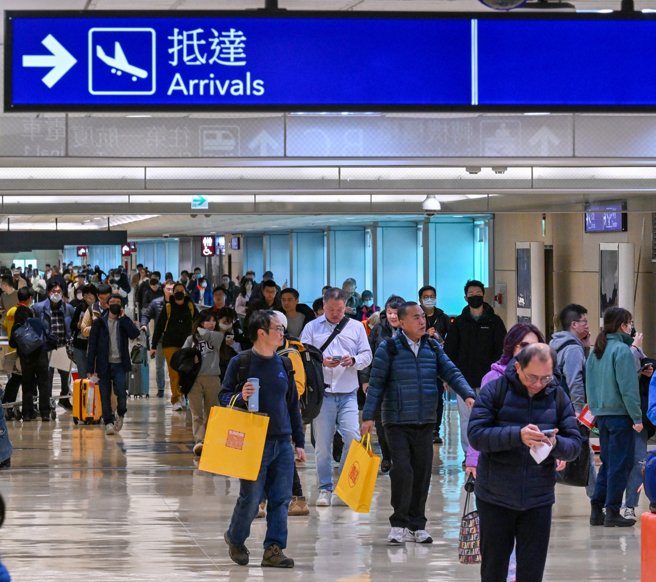 部分遭丟包越南富國島的旅客先行返台，控訴年代旅遊要求他們簽切結書，所有責任自行承擔。(示意圖，與內文無關／陳麒全攝)