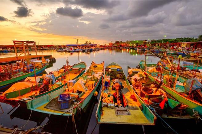梓官三度荣获全国十大魅力渔港的蚵仔寮鱼港。（高雄市政府观光局提供／林雅惠传真）