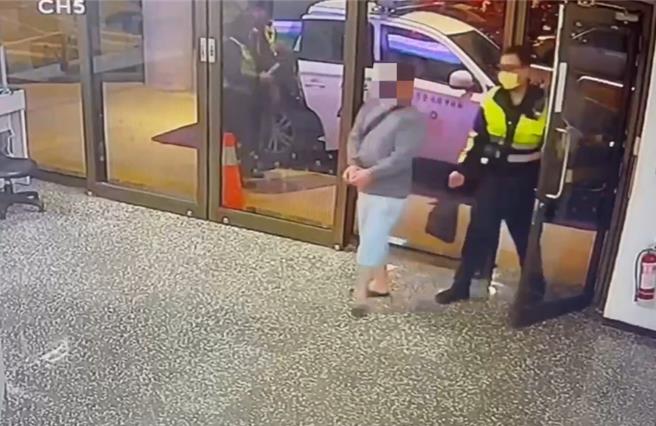 经酒测阮男酒测值达0.30毫克，全案依公共危险罪移请新北地检署侦办。 （土城警分局提供）