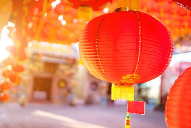 大年初五是破窮神的日子，也是財神的生日，因此很多人會選擇在這天送走窮神、迎接財神。（示意圖：shutterstock／達志）