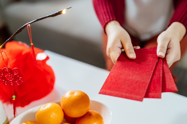 春节期间发送红包传送喜气，根据微信平台数据显示，光是除夕夜就共抢到50.8亿个红包。（示意图：shutterstock／达志）