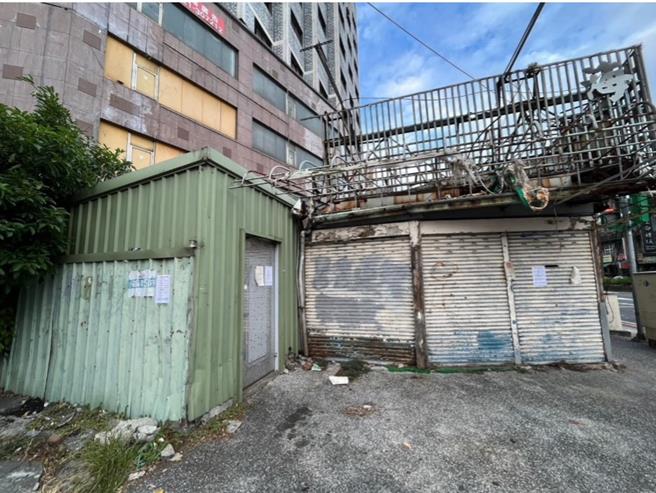 桃园市桃园区三民路与中正路交叉口，有1间屋龄超过30年的铁皮屋，去年10月底由建筑管理处强制执行拆除。（桃园市都市发展局提供／陈梦茹桃园传真）