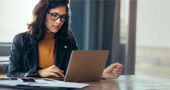 生肖属猴、龙、马、狗的人今年应特别小心避免遭诈骗。(示意图：shutterstock／达志)