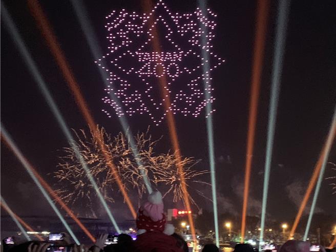 2024台湾灯会安平灯区的「空中展演三部曲」无人机表演。（市府提供／洪荣志台南传真）