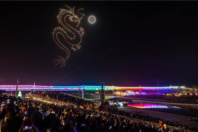 2024南投燈會「融耀．宜居城市」自2月3日開幕以來，吸引超過210萬人次參觀。（南投縣政府提供／馮惠宜台中傳真）