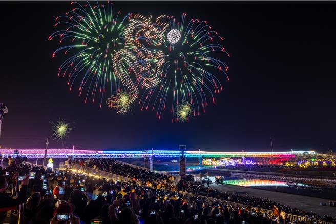 2024南投燈會「融耀．宜居城市」自2月3日開幕以來，吸引超過210萬人次參觀。（南投縣政府提供／馮惠宜台中傳真）