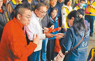 41萬份春聯搶光 侯：讓新北大發展