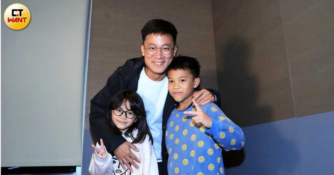 團長鍾睿洋認為孩子的陪伴與鼓舞，是他在表演路上最大的動力及依靠。（圖／周志龍攝）